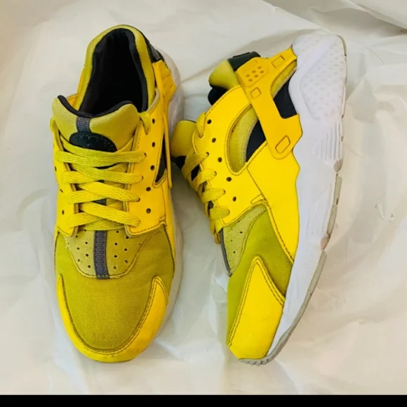 Yellow Nike - Picture 2 of 5